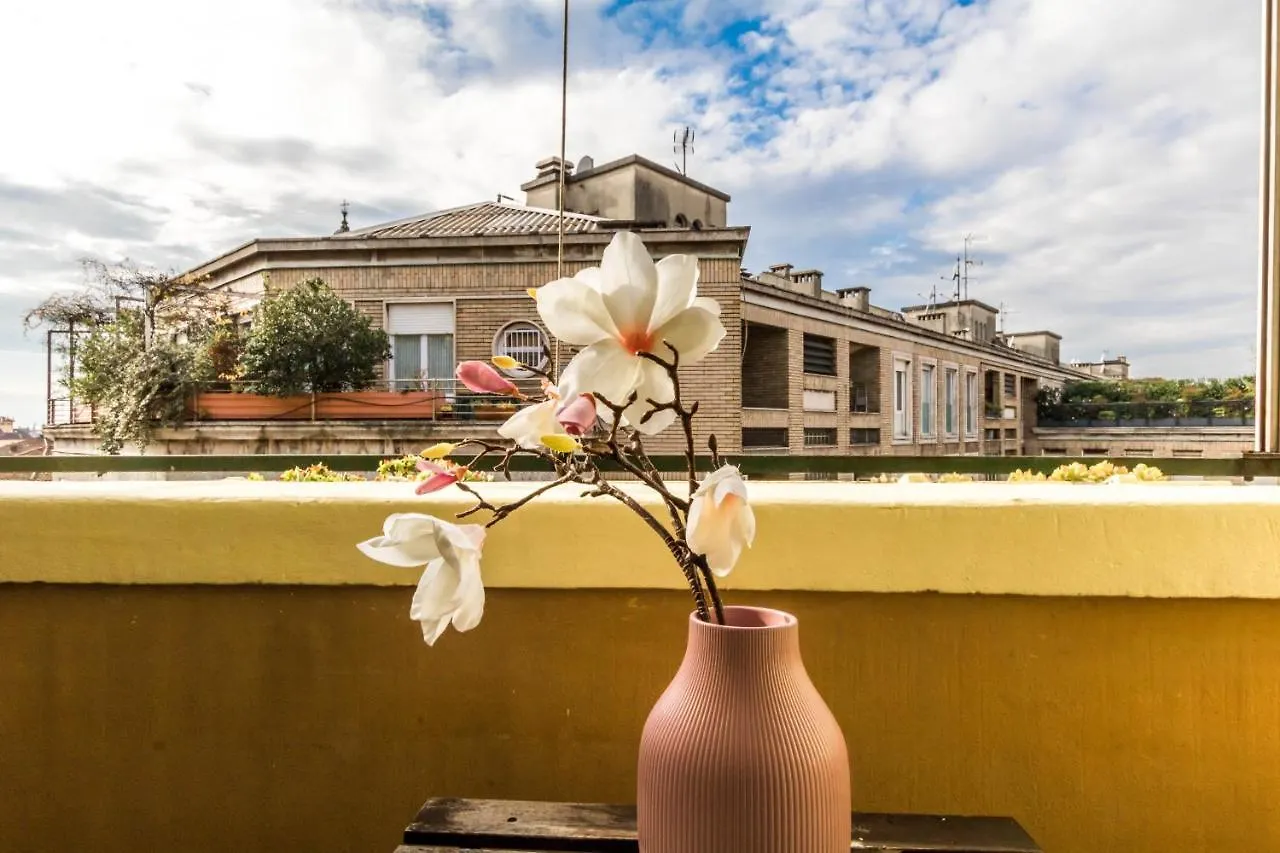 Apartamento Joivy Lovely Studio For 2 With Balcony Near Duomo Milão Itália