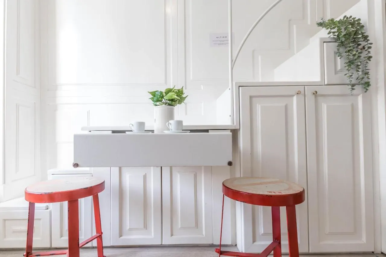 Joivy Lovely Studio For 2 With Balcony Near Duomo Milão