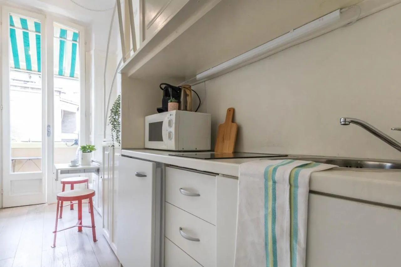 Joivy Lovely Studio For 2 With Balcony Near Duomo Milão 0*,