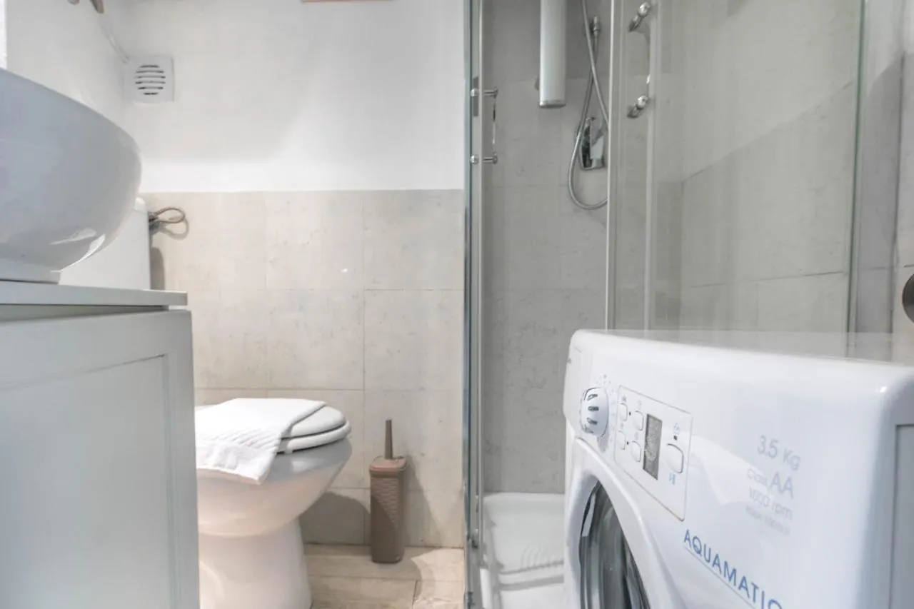 Joivy Lovely Studio For 2 With Balcony Near Duomo Milão Itália