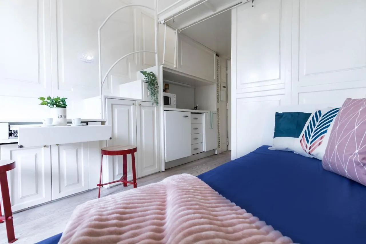 Joivy Lovely Studio For 2 With Balcony Near Duomo Milão 0*,