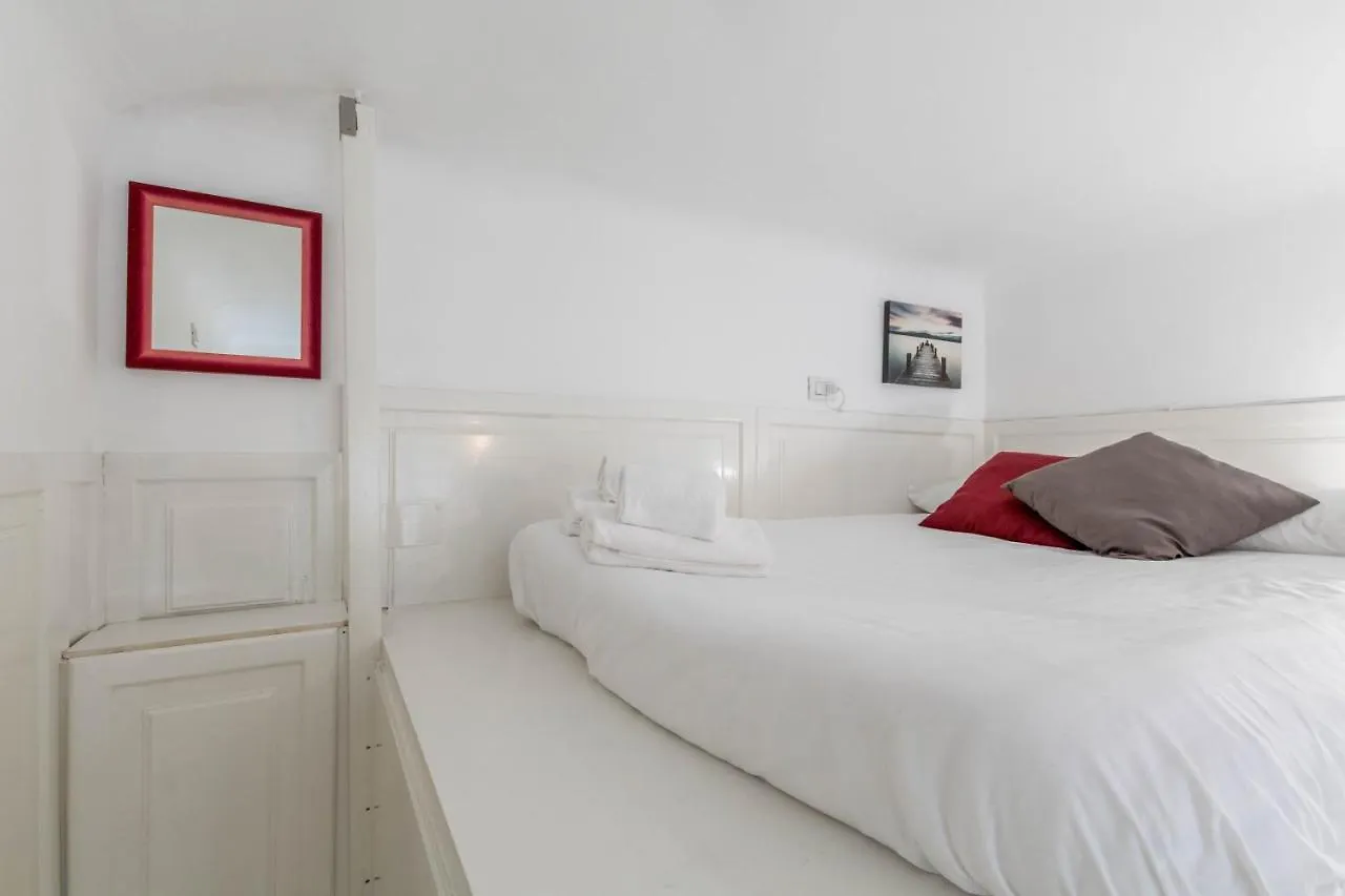 Joivy Lovely Studio For 2 With Balcony Near Duomo Milão Apartamento