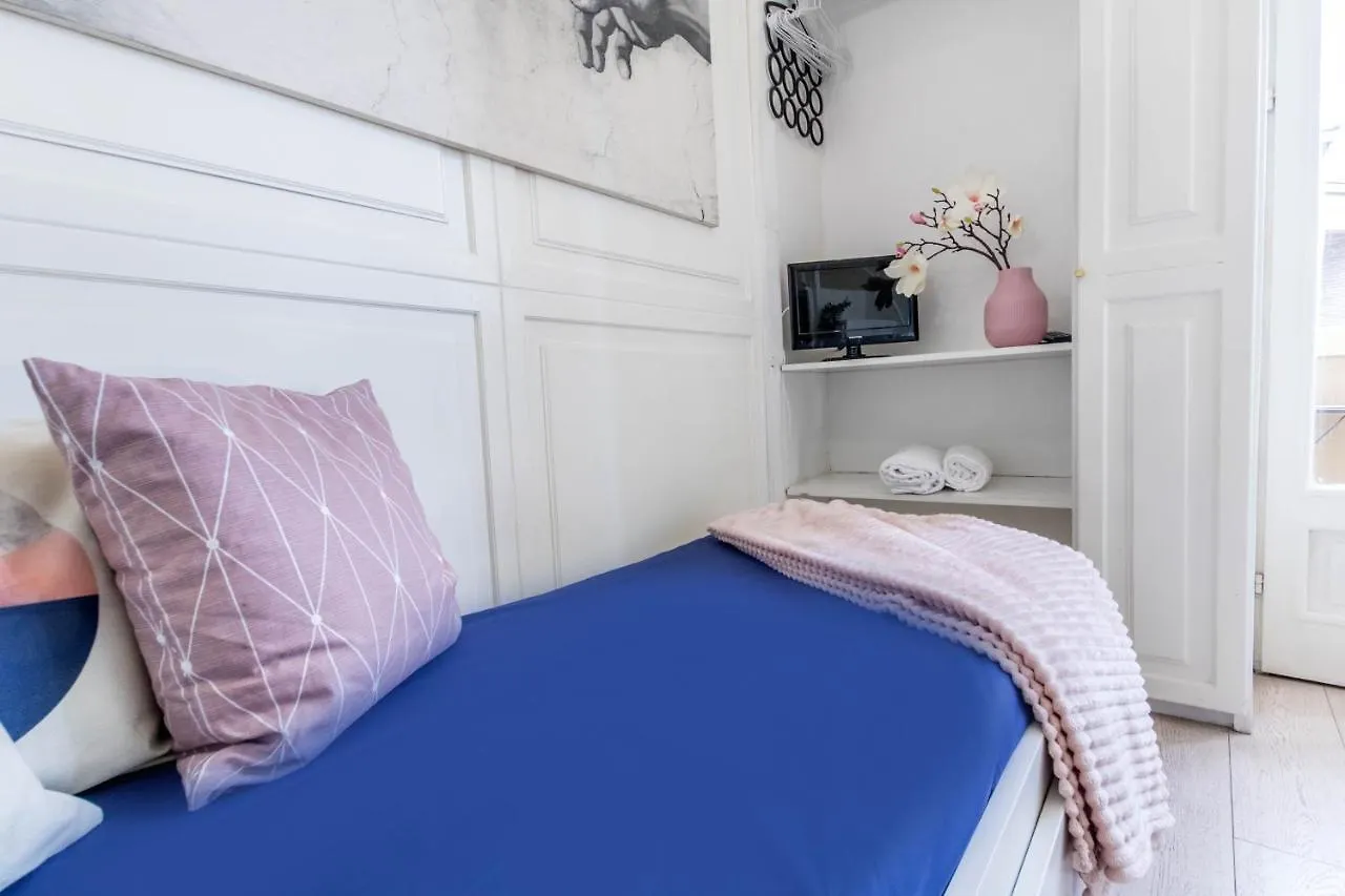 Joivy Lovely Studio For 2 With Balcony Near Duomo Milão