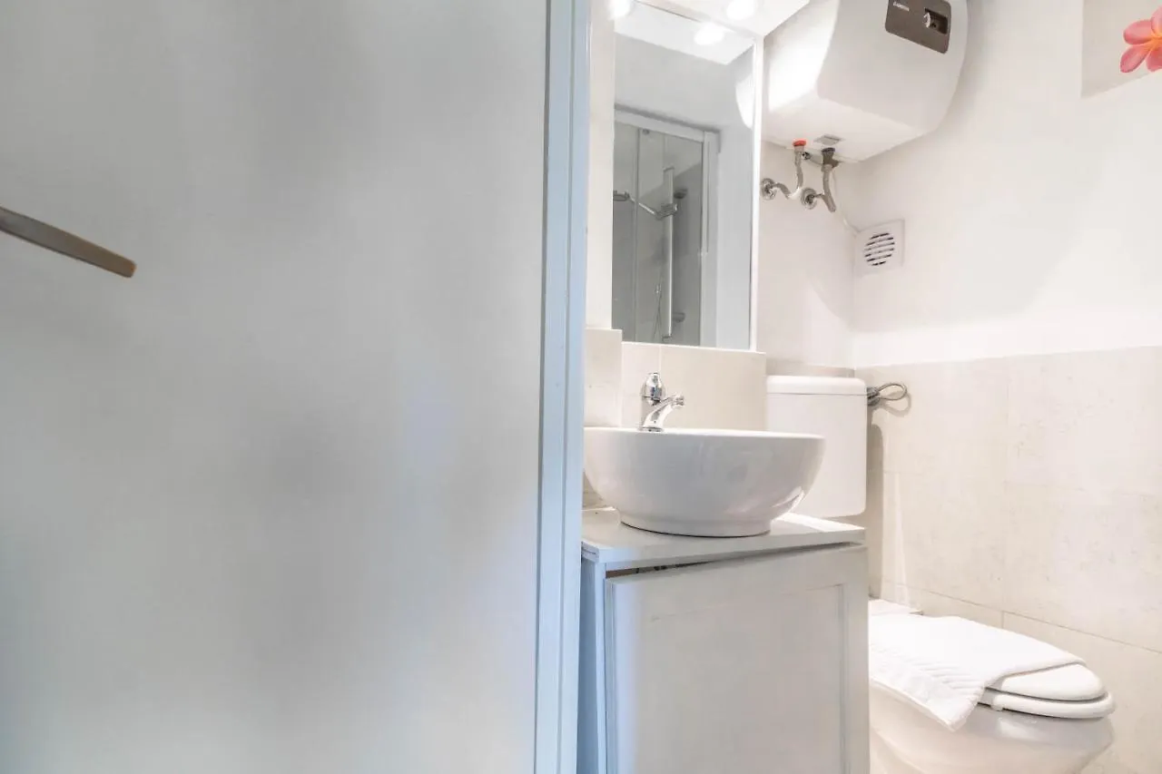 Joivy Lovely Studio For 2 With Balcony Near Duomo Milán Apartamento